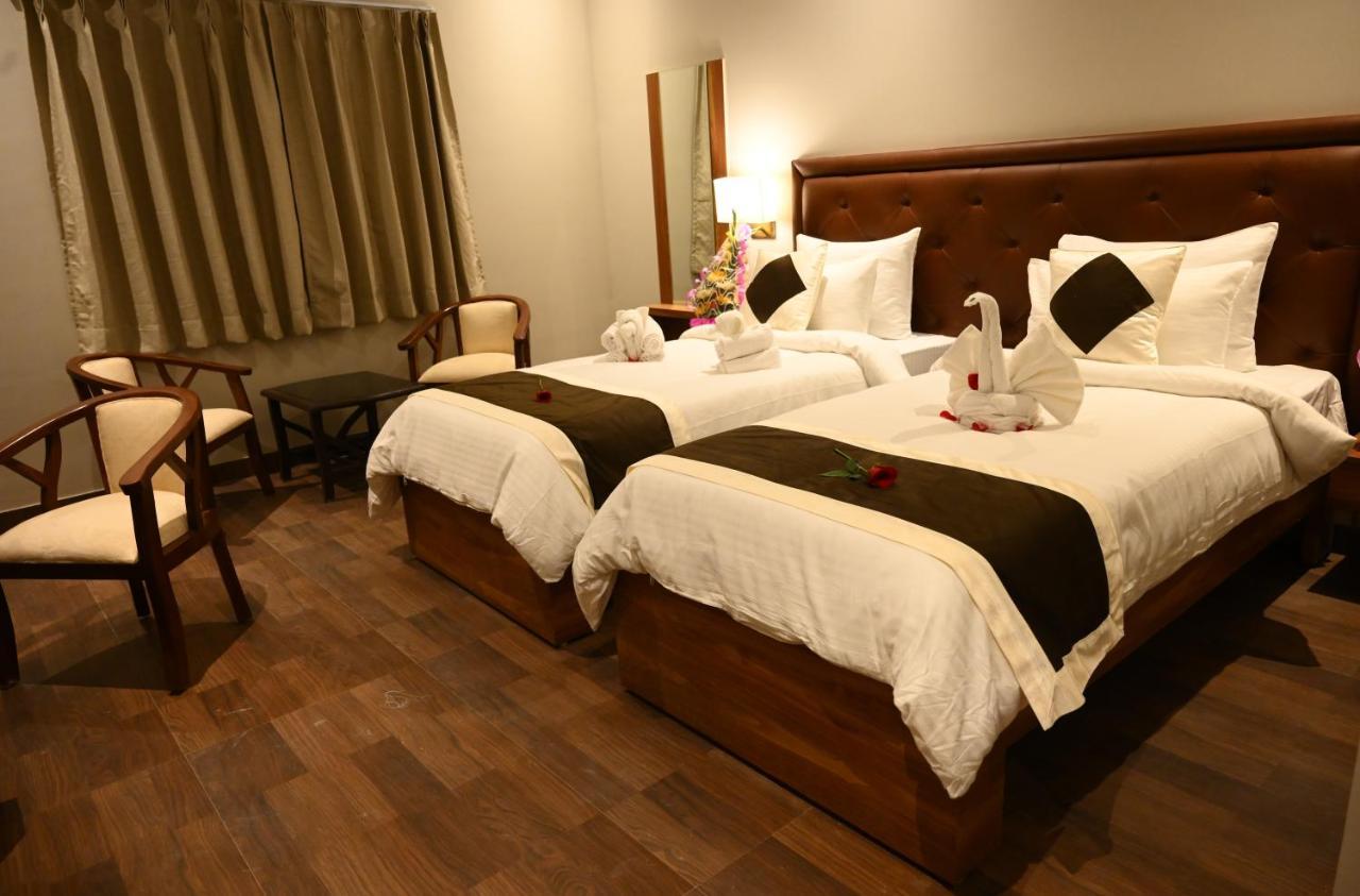 Neel Clarks Inn Express Agra  Exteriér fotografie