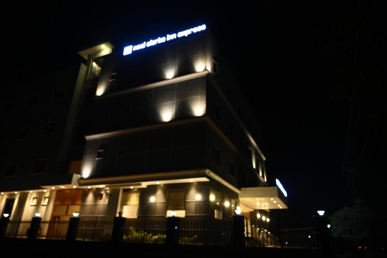 Neel Clarks Inn Express Agra  Exteriér fotografie