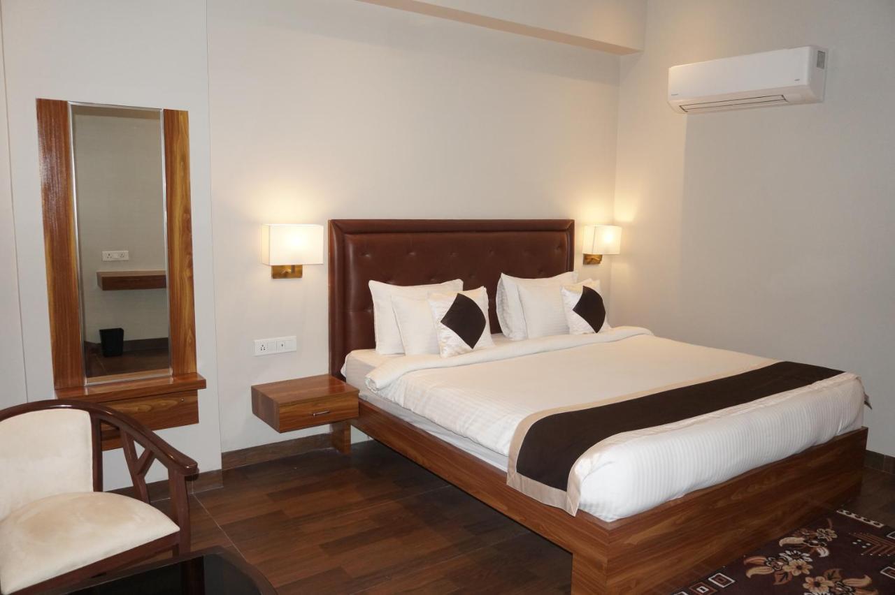 Neel Clarks Inn Express Agra  Exteriér fotografie